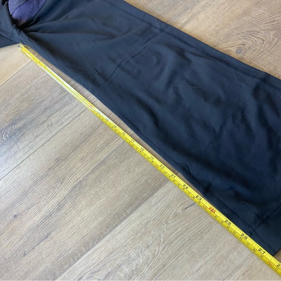 Lululemon Astro Pant (Regular)
Black / Black Swan / Black Swan Herringbone sz8 - Picture 8 of 8